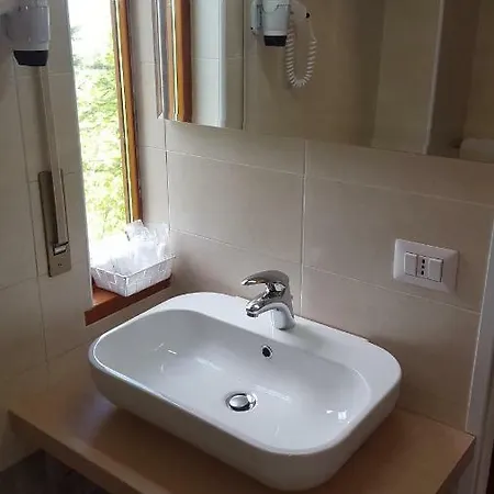 فندق مبيت وإفطار Lo Slittone 3*